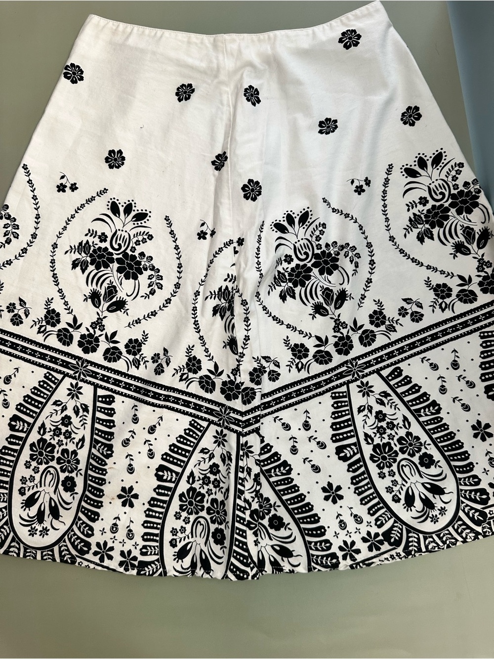 A.M.I. White Skirt with Black Floral Border Print
